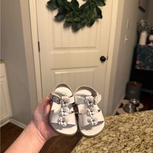 FootMates White Floral Kids Sandals